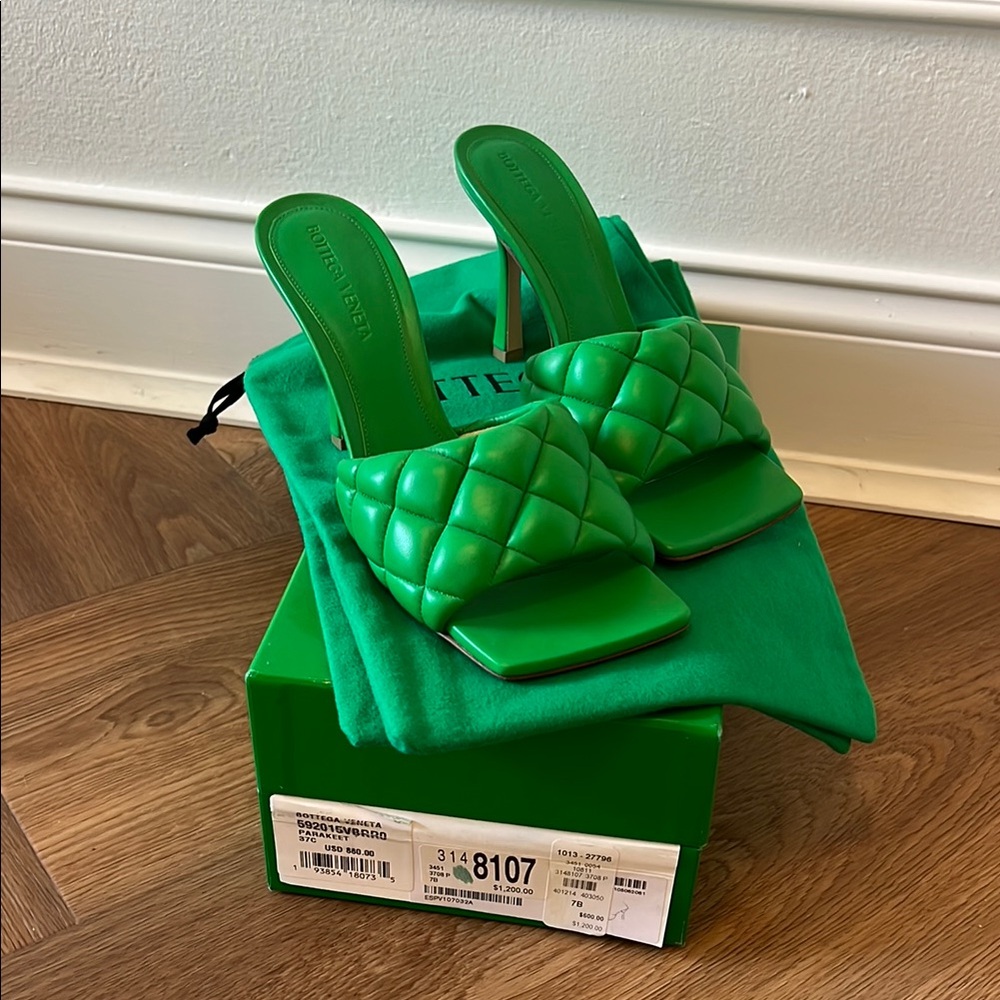 Bottega Veneta Authentic Green Parakeet NIB Heels Size 37 Slides Mules
